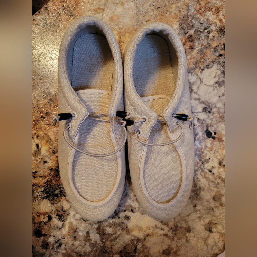 Women's shoes